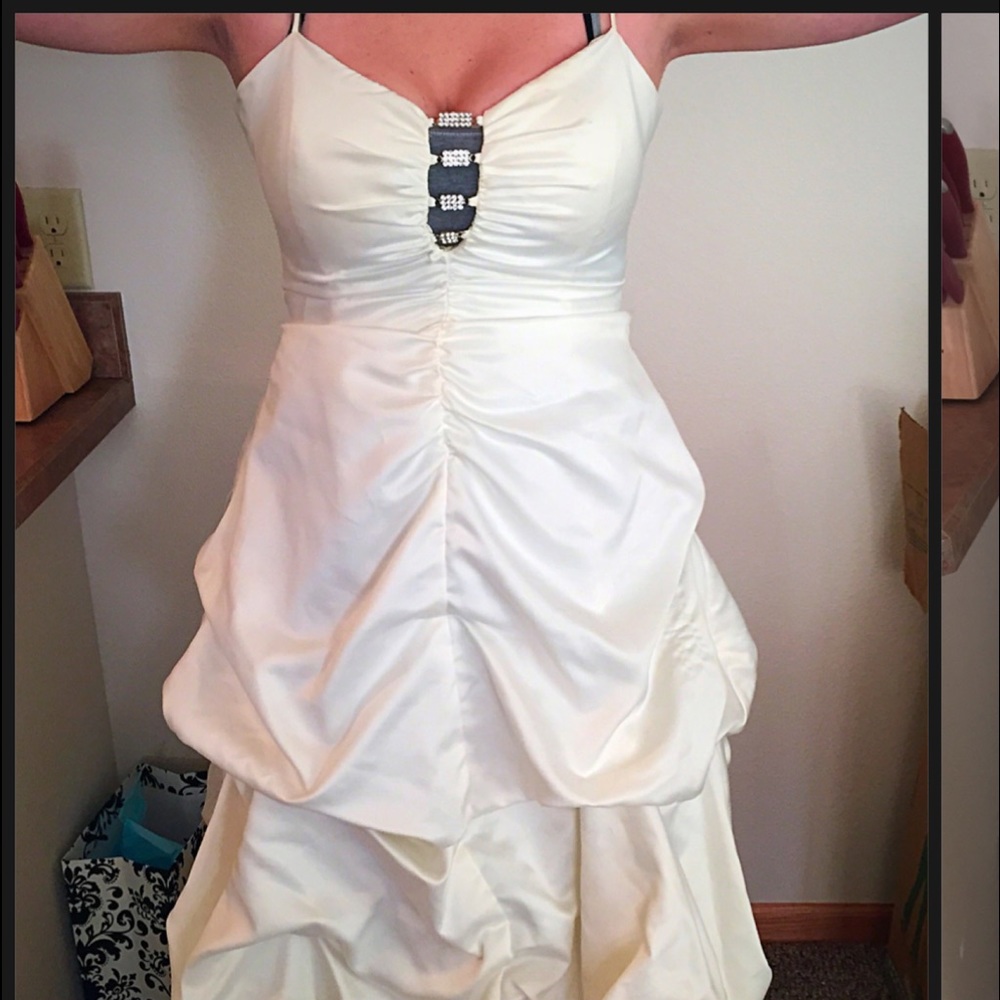 Masquerade. Size 17. Adjustable sizing. Prom/Twirp dress. Beautiful detailing.